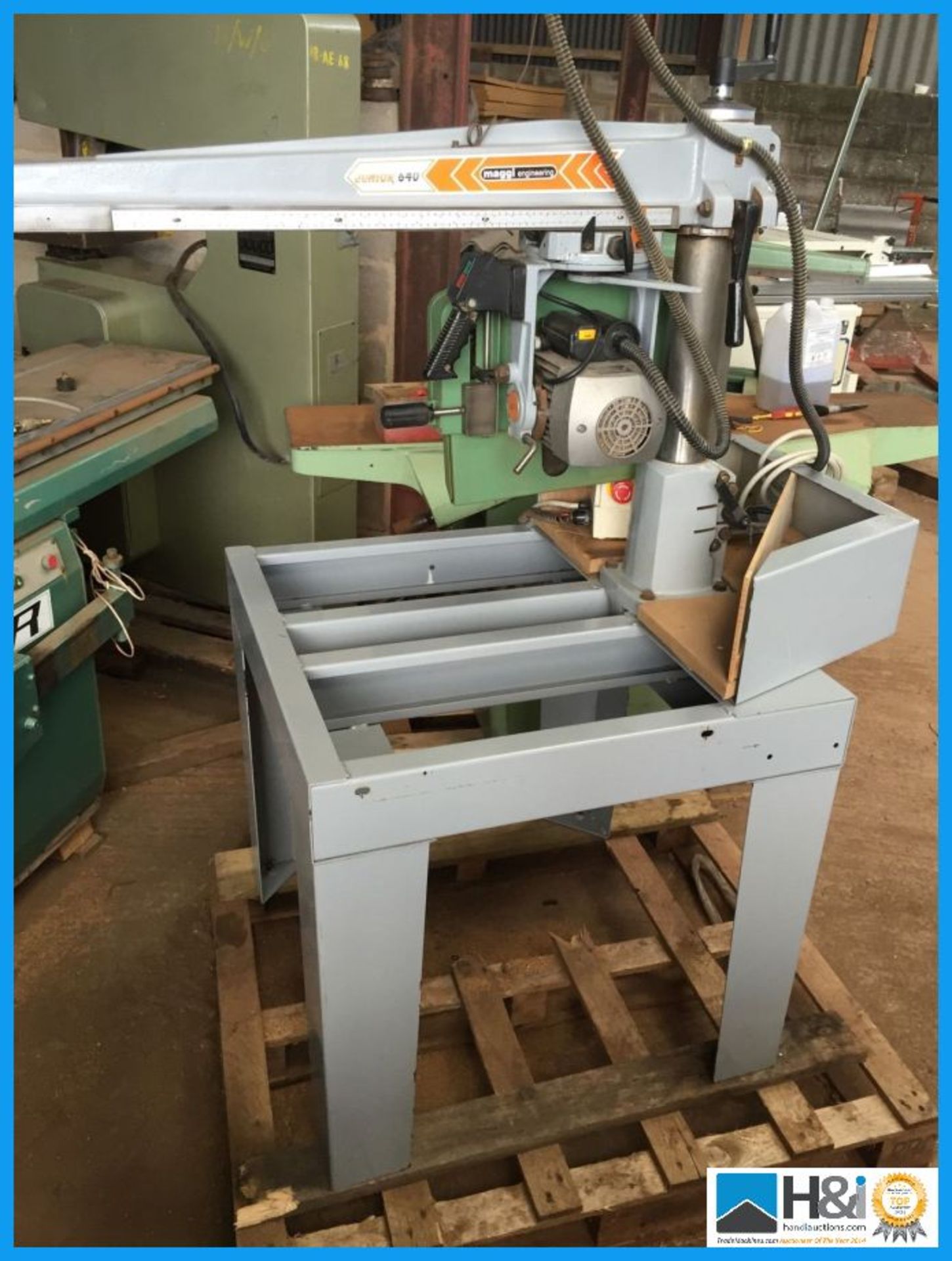 Maggie Junior 640 radial arm crosscut saw. It has a brake fitted and has been tested. Appraisal: - Image 3 of 10