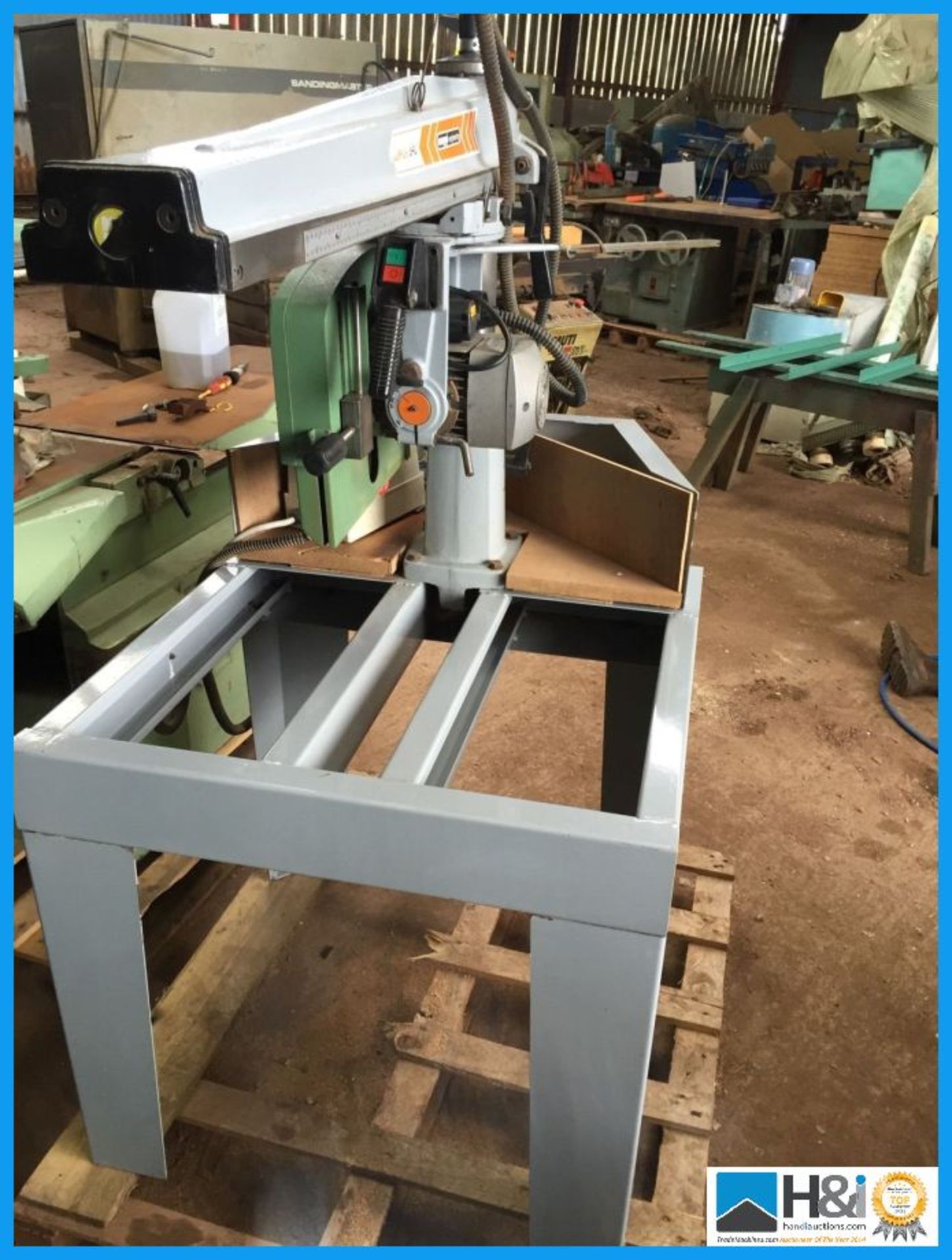 Maggie Junior 640 radial arm crosscut saw. It has a brake fitted and has been tested. Appraisal: - Image 2 of 10