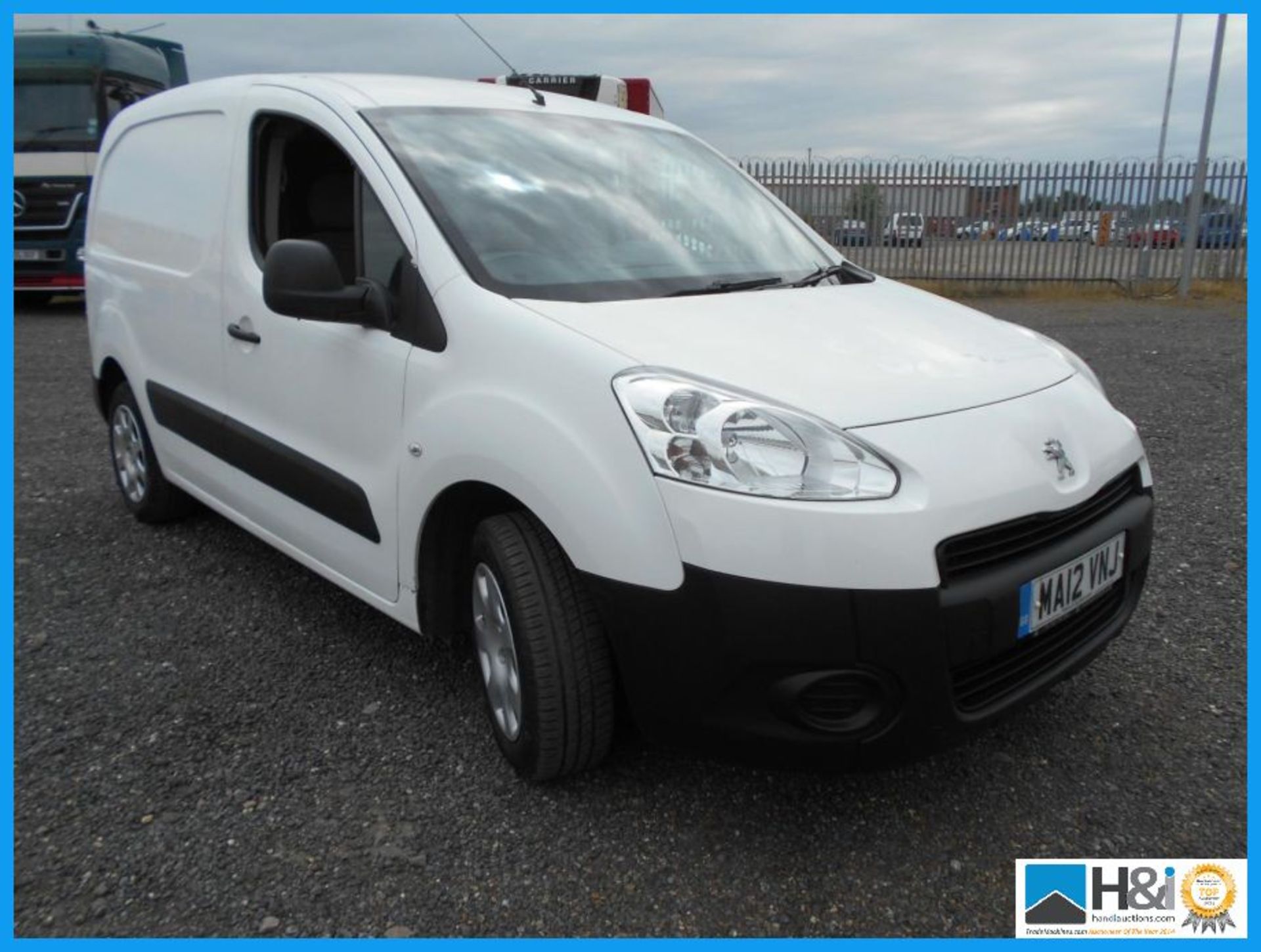 2012 '12' REG. PEUGEOT PARTNER 625 SE HDi. 3 SEATER. 1 OWNER. ELECTRIC WINDOWS. SIDE LOADING DOOR.