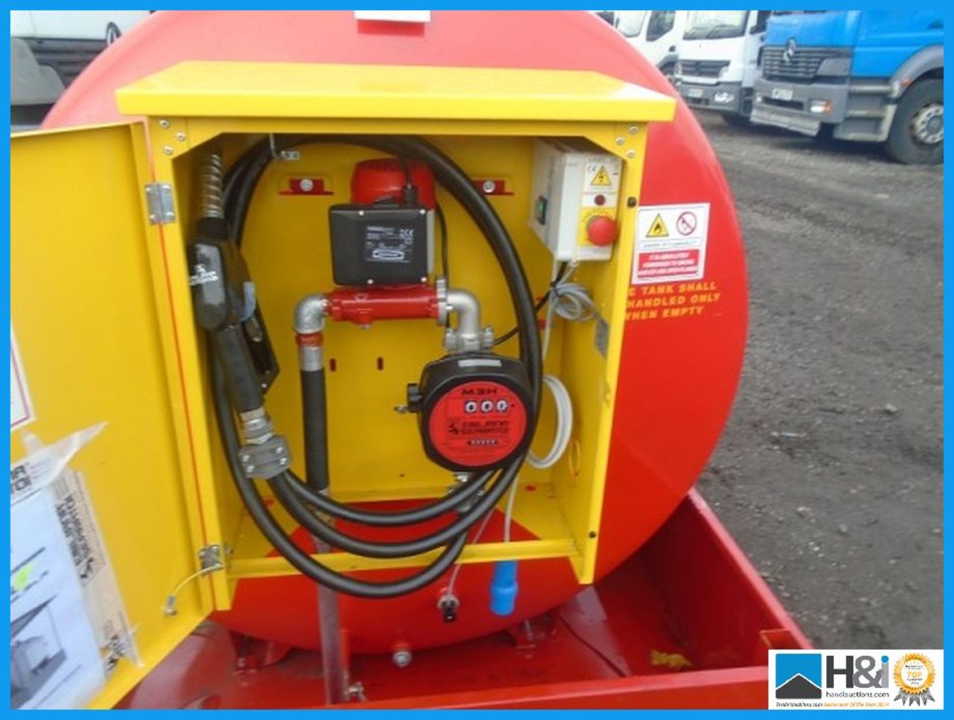 3000 LITRE STEEL FUEL BOWSER, BUILT IN PUMP, BRAND NEW NEVER BEEN USED Appraisal: Viewing - Image 2 of 3