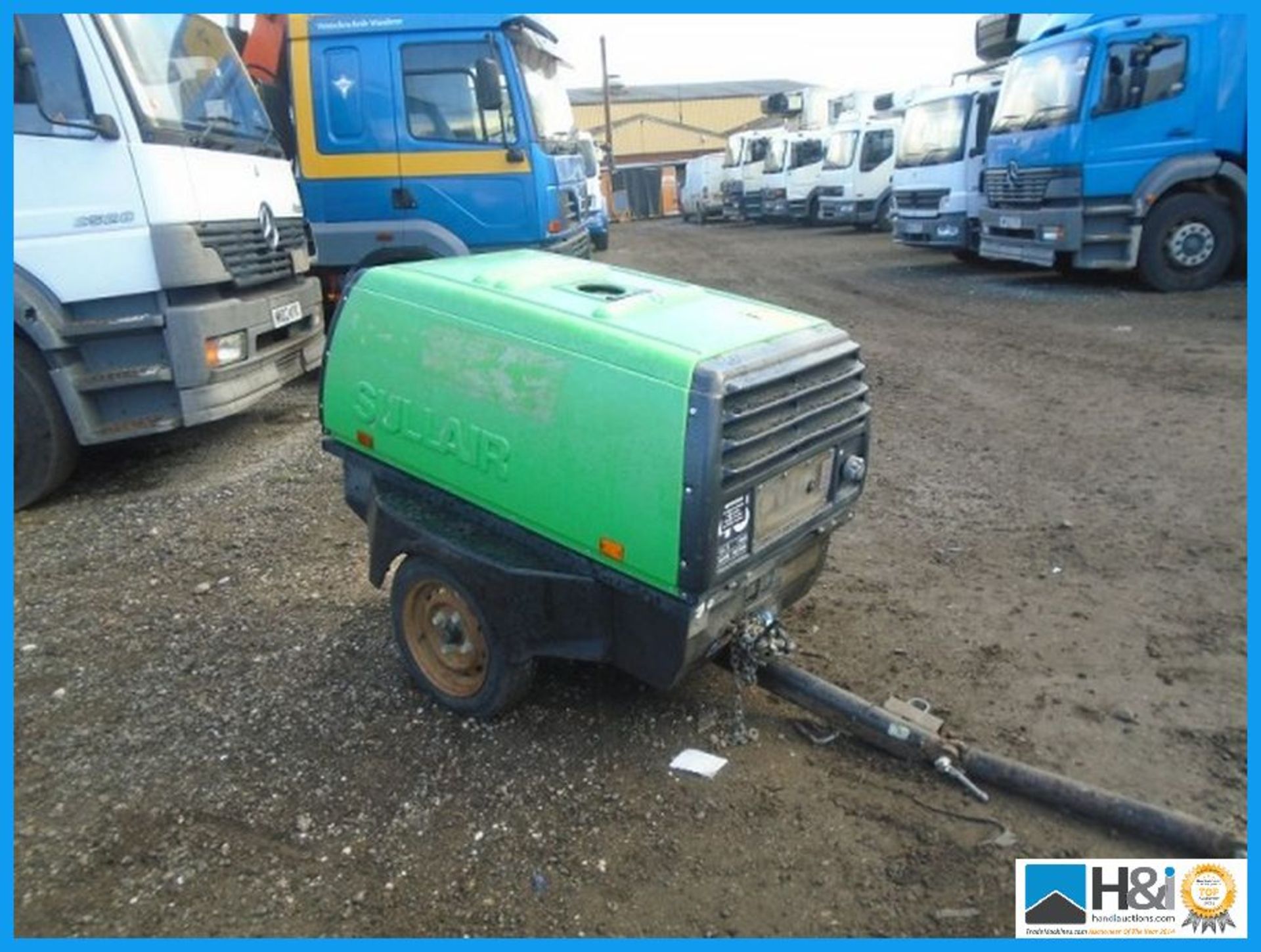 SULLAIR 176 CFM FAST TOW COMPRESSOR , 2004 IN YEAR , 559 HOURS , KEY START Appraisal: Viewing - Image 3 of 3