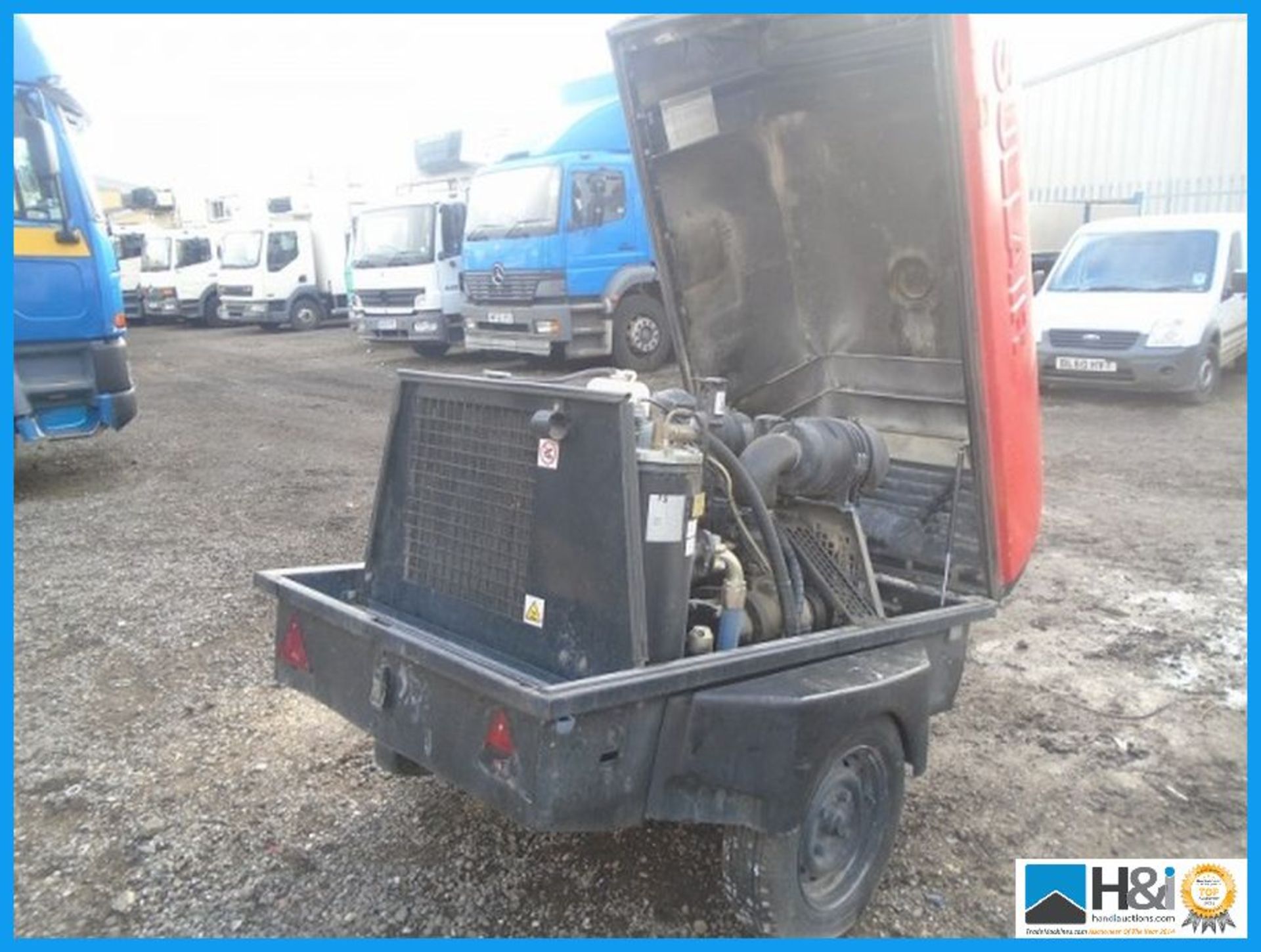 SULLAIR 176 CFM FAST TOW COMPRESSOR , 2004 IN YEAR , 1834 HOURS , KEY START Appraisal: Viewing - Image 2 of 3