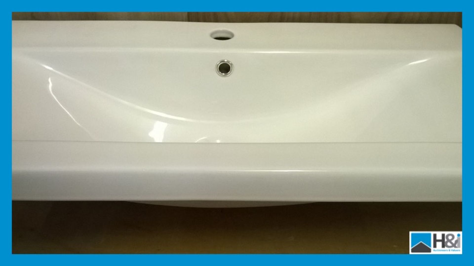Victoria Plumb 800mm Gloss White single hole Basin RRP £159. Appraisal: Viewing Essential Serial No: - Image 3 of 3