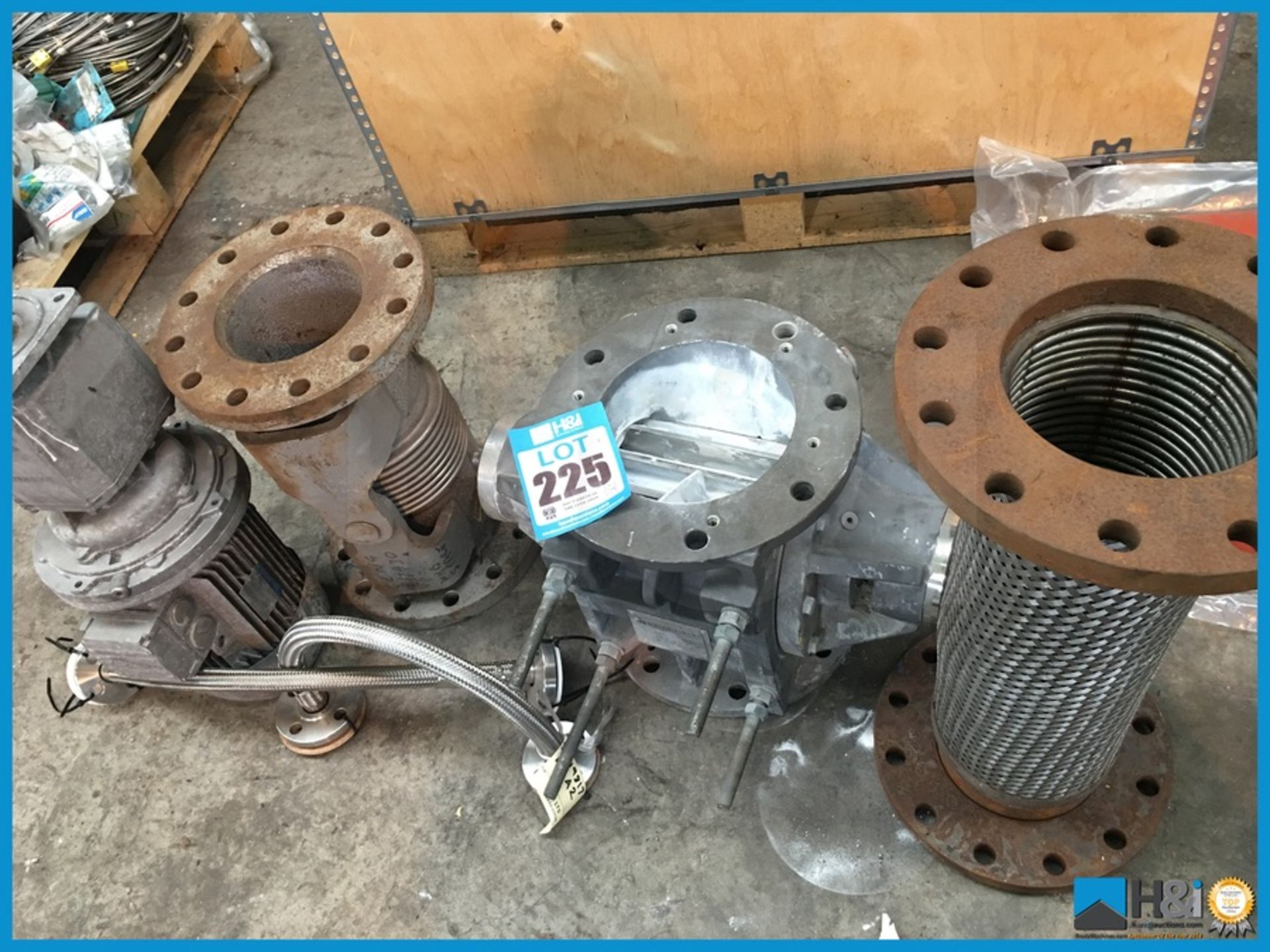 Mixed lot of machine parts inc motor. Appraisal: Viewing Essential Serial No: NA Location: St Helens