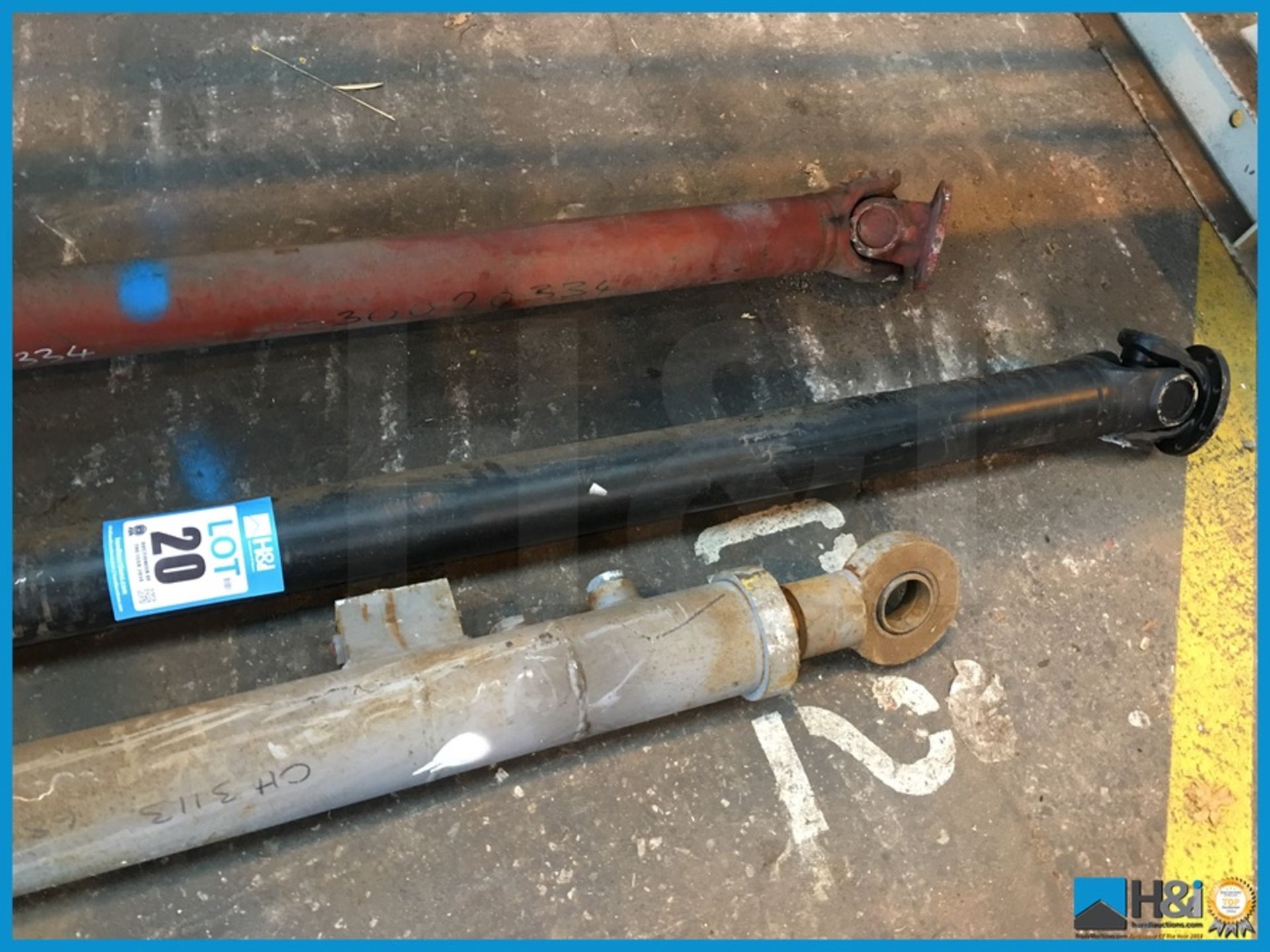 2 off large axels plus 1off large hydraulic ram assembly Appraisal: Viewing Essential Serial No: - Image 3 of 3