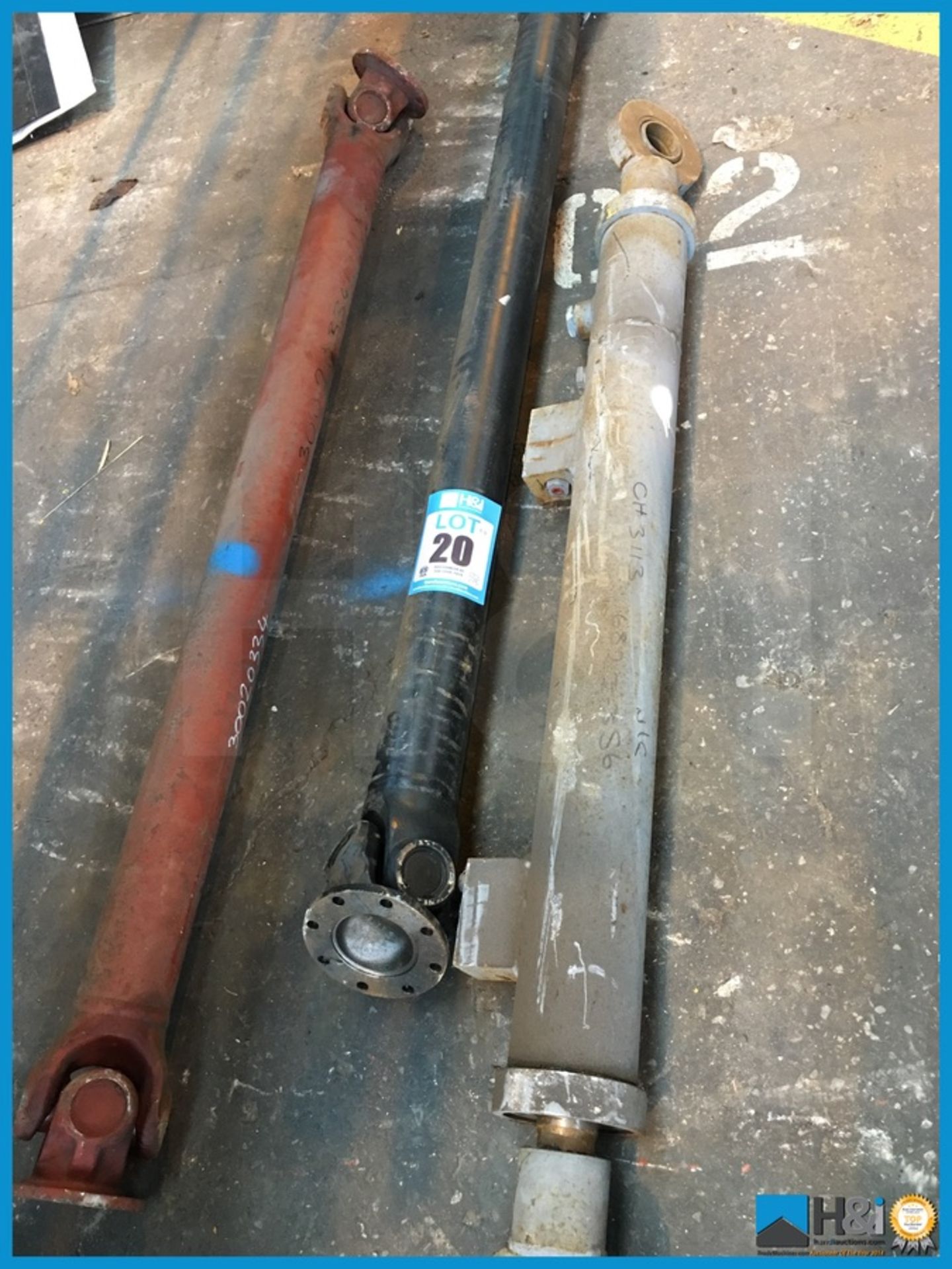 2 off large axels plus 1off large hydraulic ram assembly Appraisal: Viewing Essential Serial No: