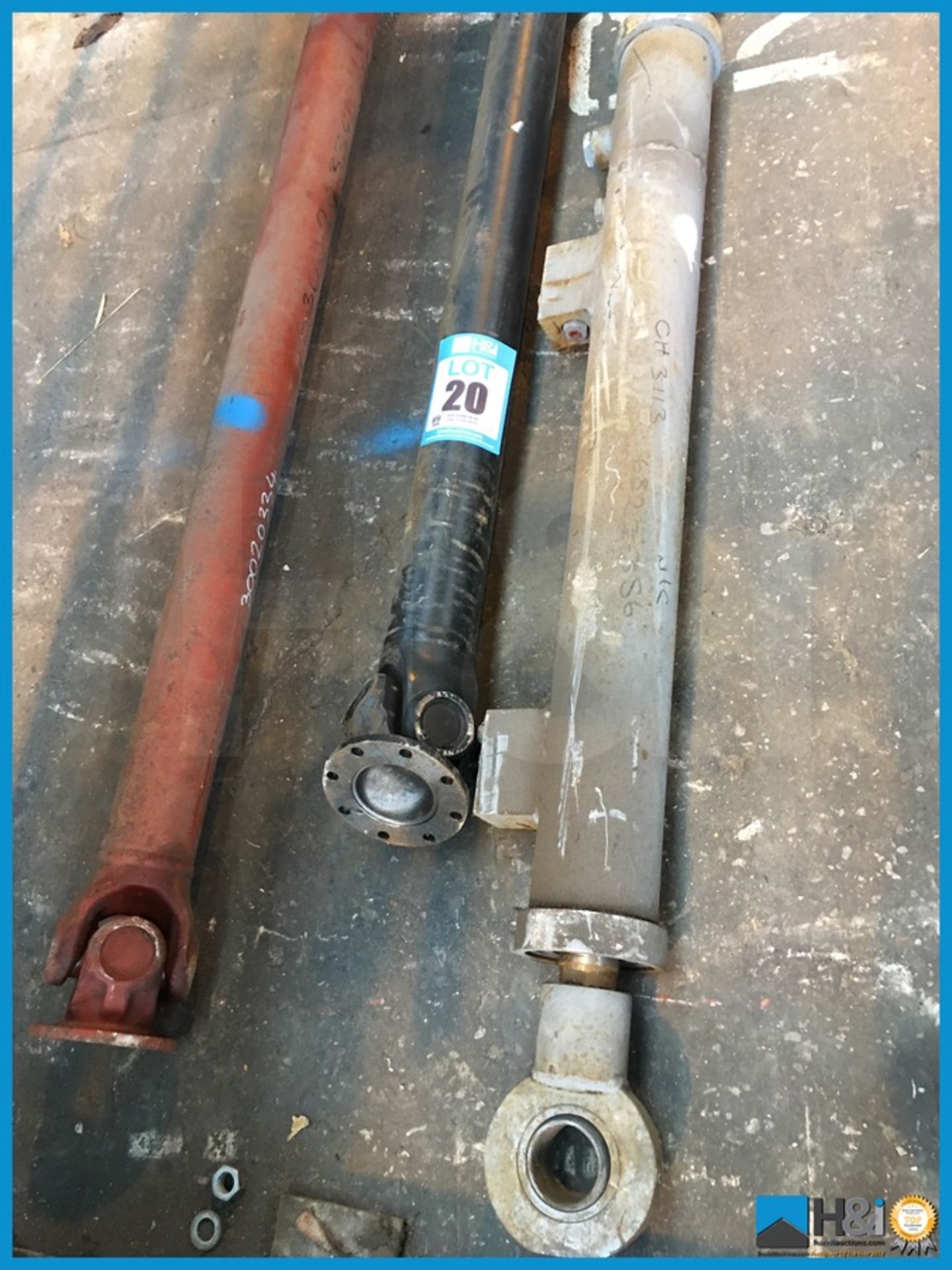 2 off large axels plus 1off large hydraulic ram assembly Appraisal: Viewing Essential Serial No: - Image 2 of 3