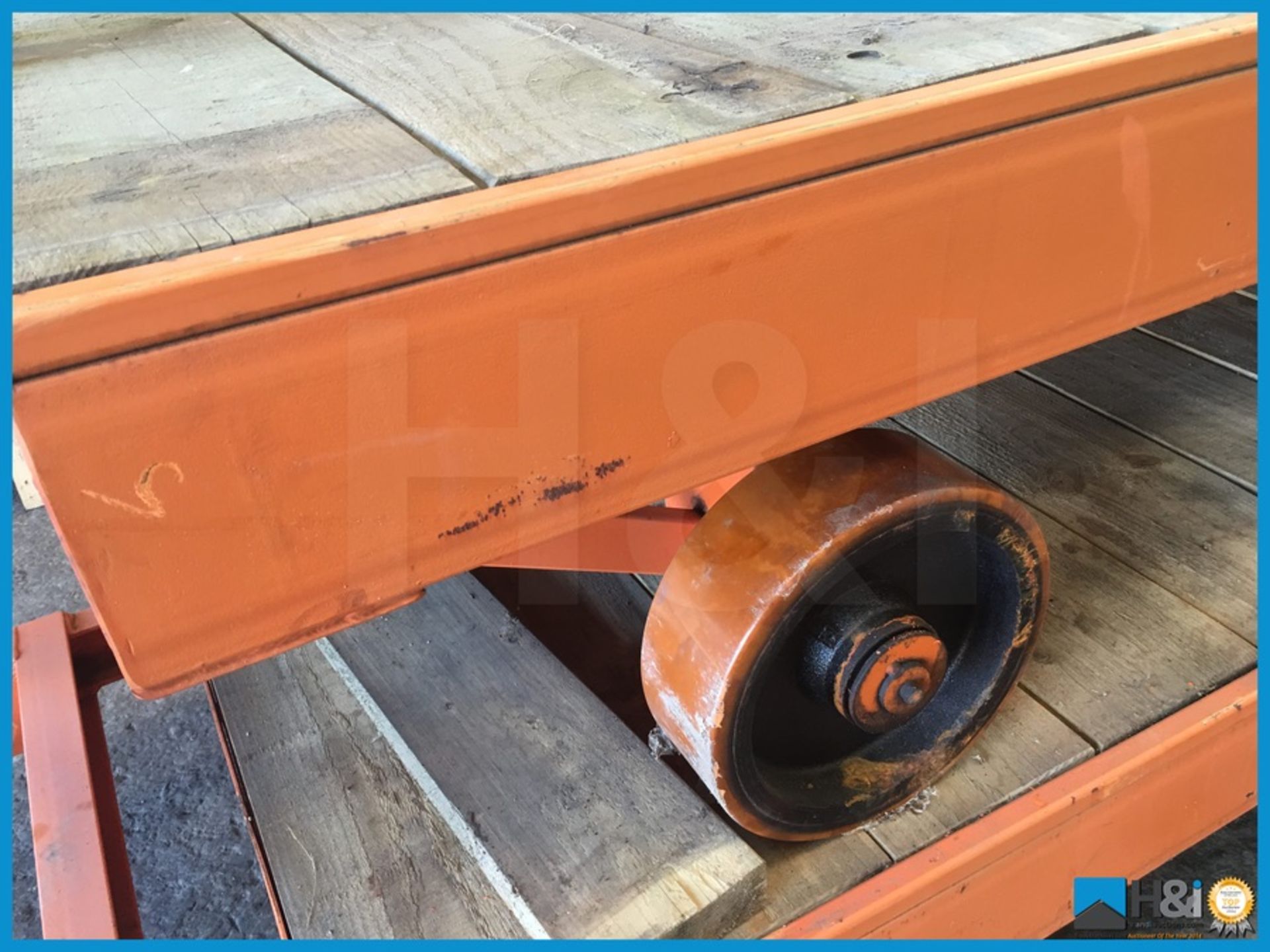 Unused wheeled trolley bogey with steerable axle and urethane wheels. Timber decked, 10 tonne - Image 2 of 6