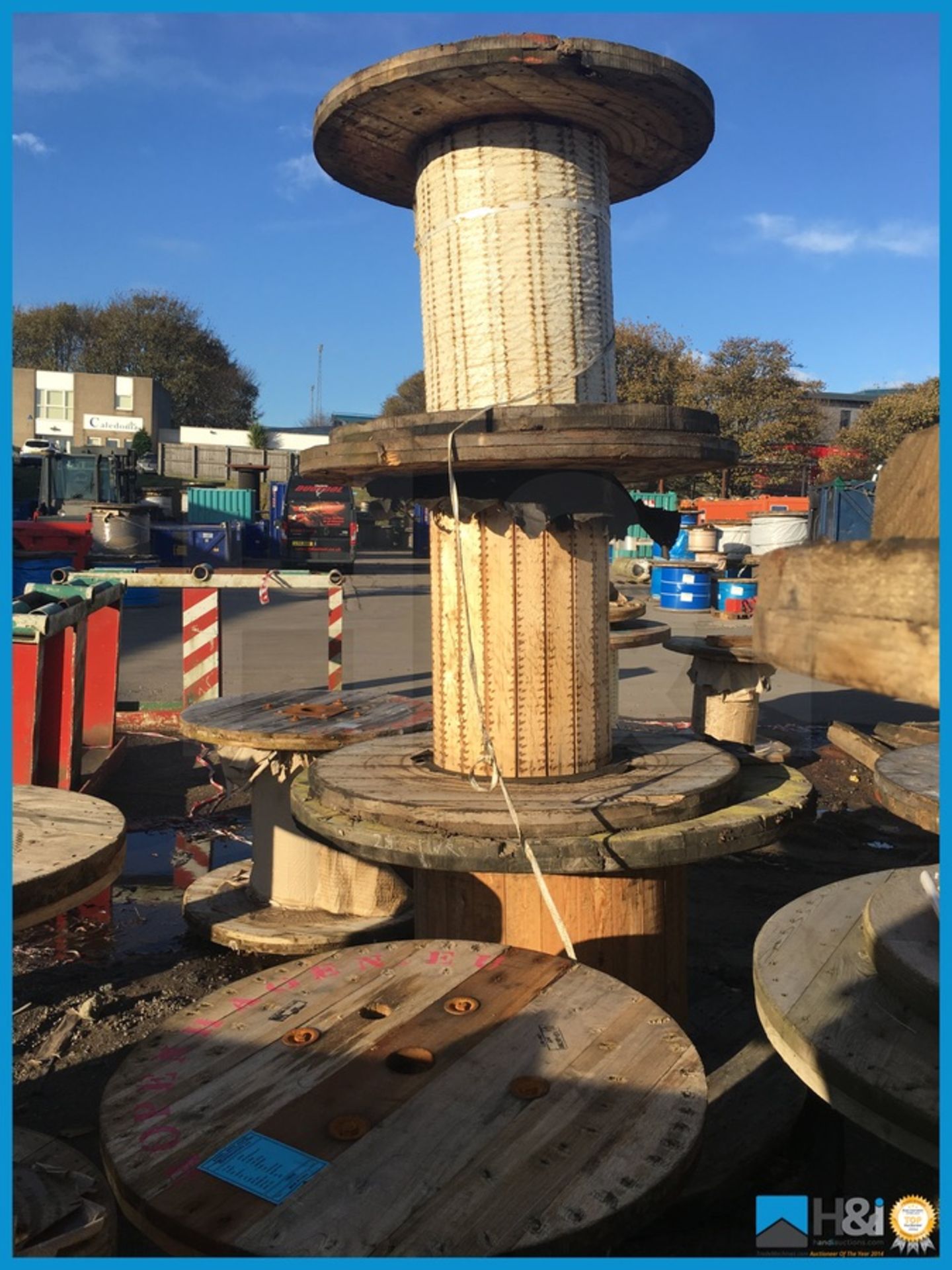 Appx 45 x wooden large cable reels in various sizes ideal for repurposing for tables etc - Image 3 of 6