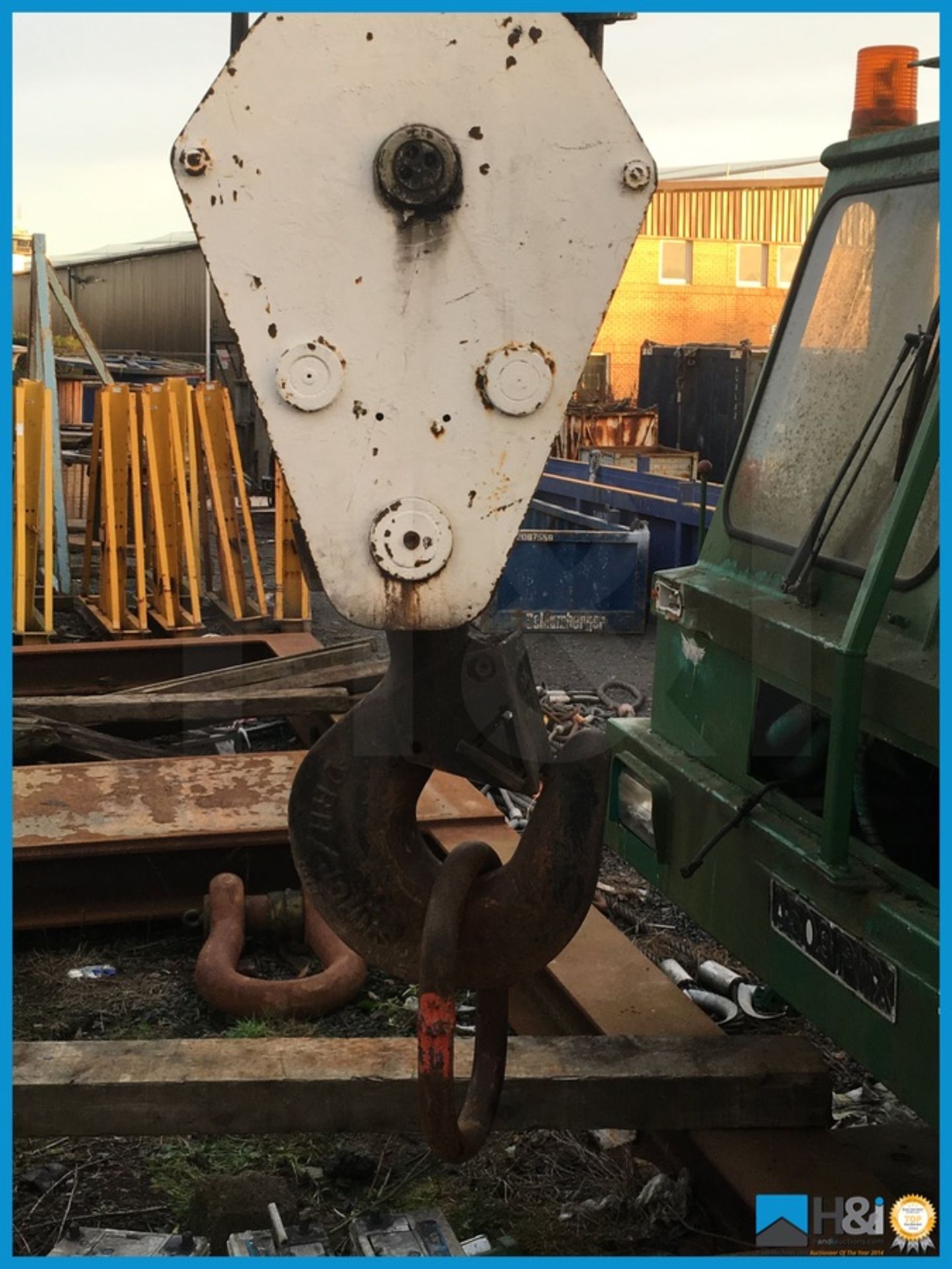 Grove 1985 YOM, 50 tonne mobile yard crane. The crane has main engine drive gearbox issues and - Image 6 of 16