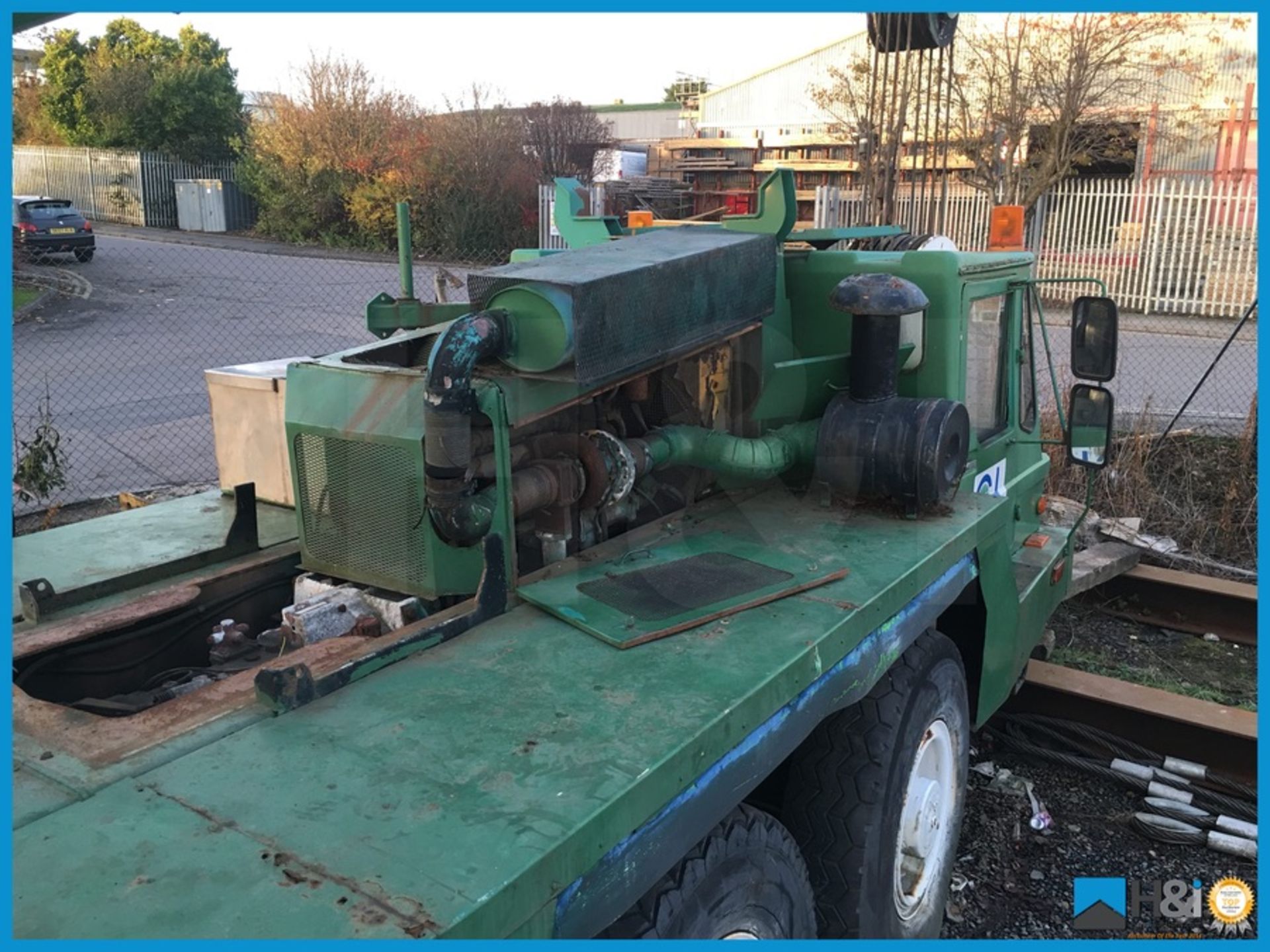 Grove 1985 YOM, 50 tonne mobile yard crane. The crane has main engine drive gearbox issues and - Image 14 of 16