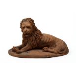 Lion couché, sculpture en terre cuite, XIXe s, socle circulaire, L. 27 cm