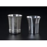 2 timbales en argent Minerve 1er titre, h. 7 et 7,5 cm, 170g