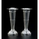 Paire de petits vases d'époque Edward VII en argent, par Willon Hutton &amp, Sons Ltd, Birmingham,