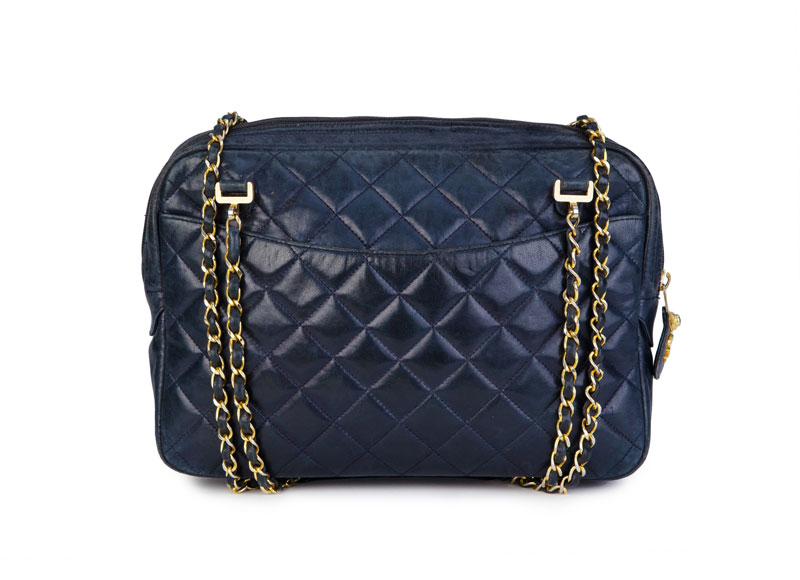 Chanel, sac Shopping vintage en cuir d'agneau bleu marine matelassé, double bandoulière chaînette et