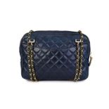 Chanel, sac Shopping vintage en cuir d'agneau bleu marine matelassé, double bandoulière chaînette et