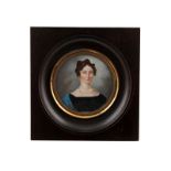 Miniature ronde sur ivoire, XIXe s, représentant le portrait d'une femme du premier Empire, signé