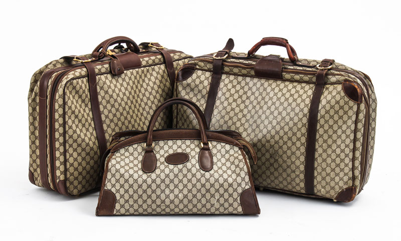 Gucci, 2 valises et un sac weekend en toile enduite monogrammée et cuir marron, 45x68 et 25x54 cm