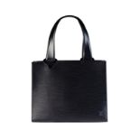 Louis Vuitton, sac porté épaule en cuir épi noir kourkil, deux poignées en cuir lisse, deux