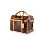 Louis Vuitton, sac à chien en toile enduite monogrammée et cuir naturel, grille sur le devant,