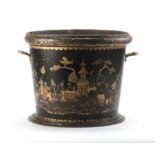 Large cache-pot en tôle peinte, XIXe s à décor polychrome et or de chinoiseries, anses latérales, h.