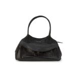 Prada, sac porté épaule en alligator teinté noir mat, pochette extérieur à rabat cachet, 18x38 cm