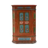 Armoire de mariage, Autriche, 1er moité du XIXe s., en bois polychrome, façade à décor peint de