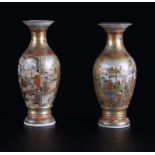 Paire de petits vases en grès de Satsuma, Japon, époque Meiji, ovoïdes à cols évasés, décor de