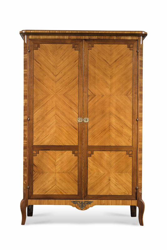 Armoire de style Transition, début XXe s., en placage de bois de rose et filets de marqueterie