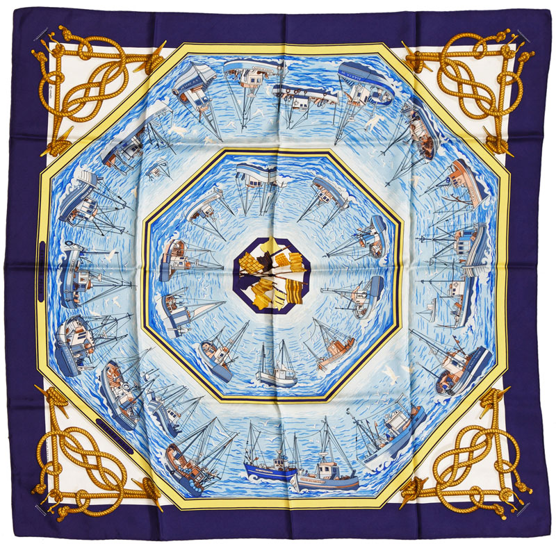 Hermès, carré en soie: "Retour de Pêche" fond bleu marine, 90x90 cm