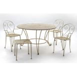 Ensemble de mobiliers de jardin comprenant 1 table, 3 fauteuils et 1 table basse, XXe s., en fer