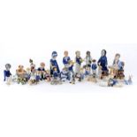 Collection de 24 figurines d'enfants ...