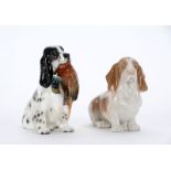 Deux bassets en porcelaine de Royal ...