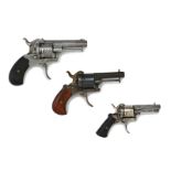 3 revolvers type Lefaucheux : 2 fabriqués ...