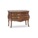 Commode de style Louis XV, XXe s., en placage ...