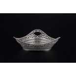 Coupe triangulaire en argent 800, ...