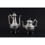 Théière et cafetière en argent. ...