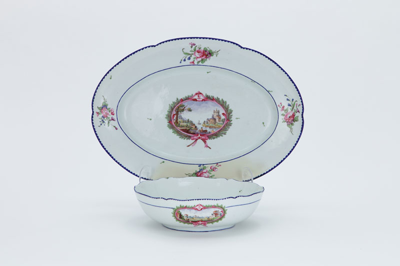 Coupe et plat oblong en porcelaine ...