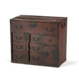 Tansu ou cabinet pour objets ...