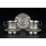 2 tasses et 3 soucoupes en argent, ...