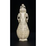 Vase piriforme en ivoire, Chine, ...