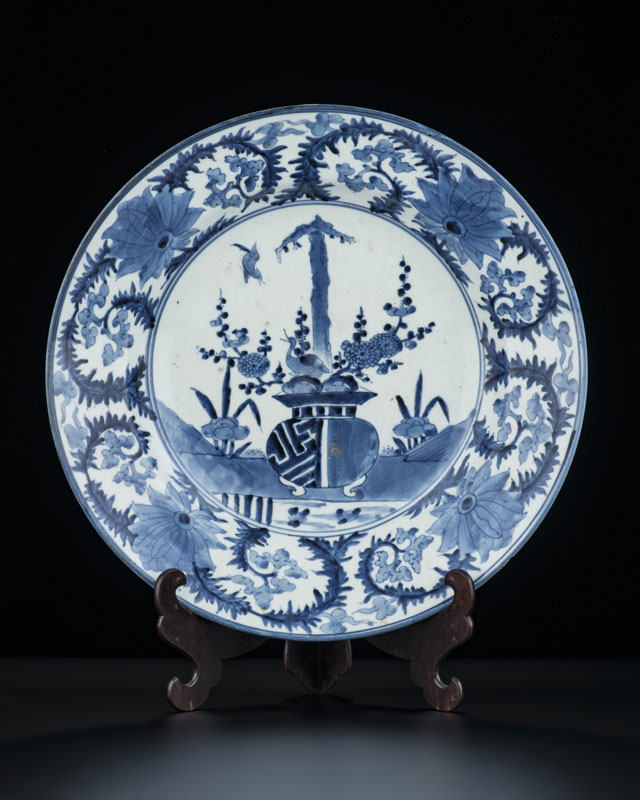 Grand plat en porcelaine, Japon, époque ...