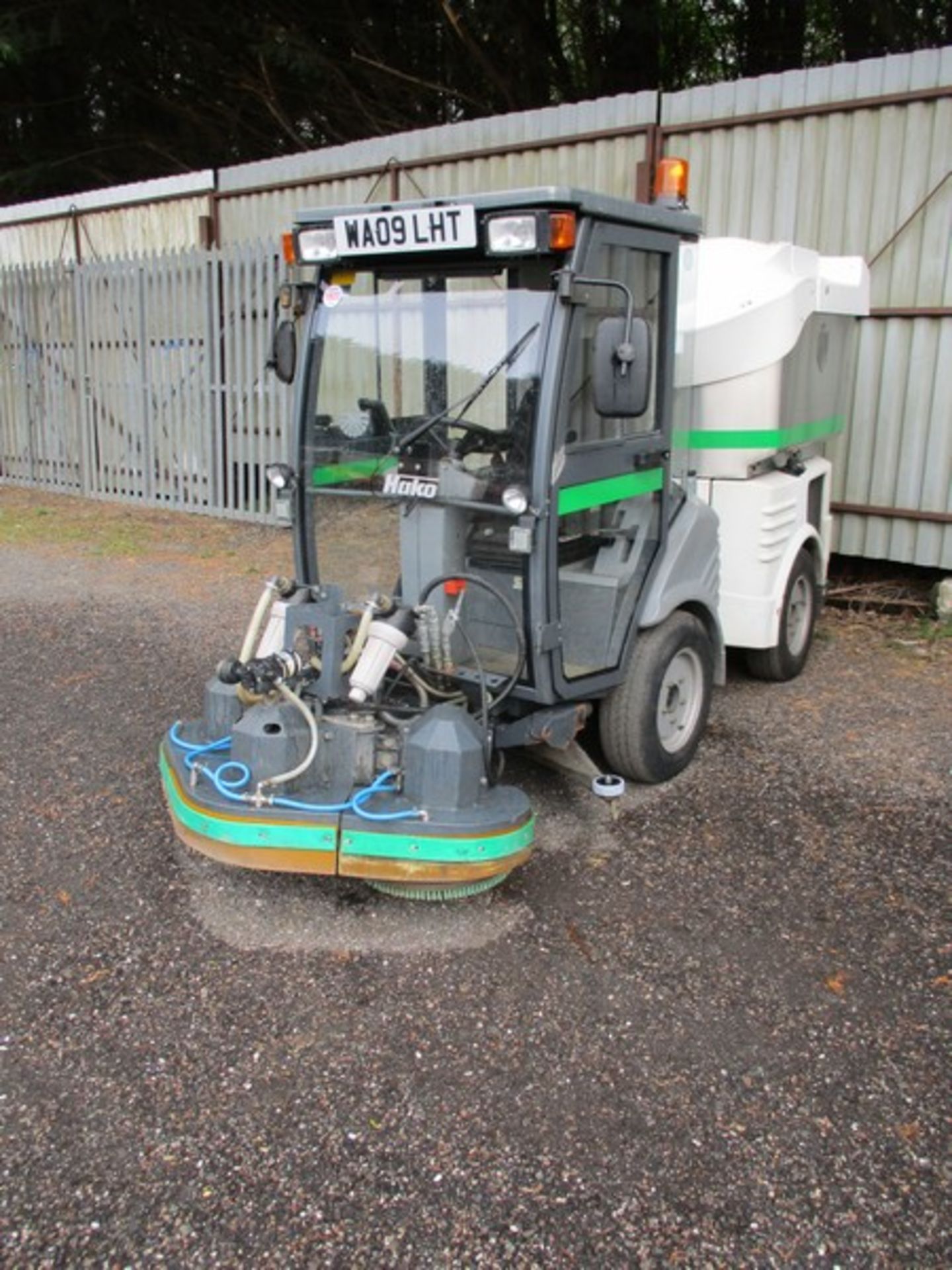 HAKO SWEEPER WA09LHT 3622HRS (DIESEL)