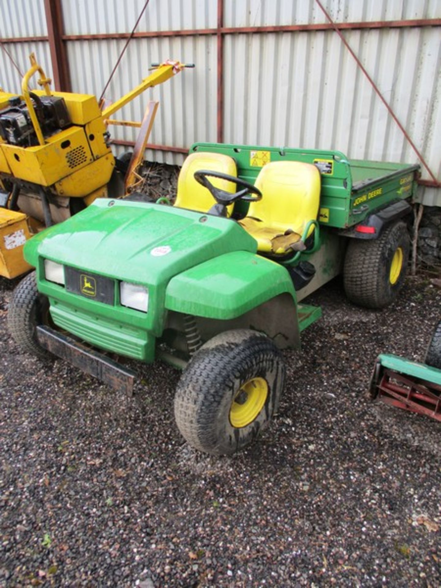 JOHN DEERE GATOR 2421HRS