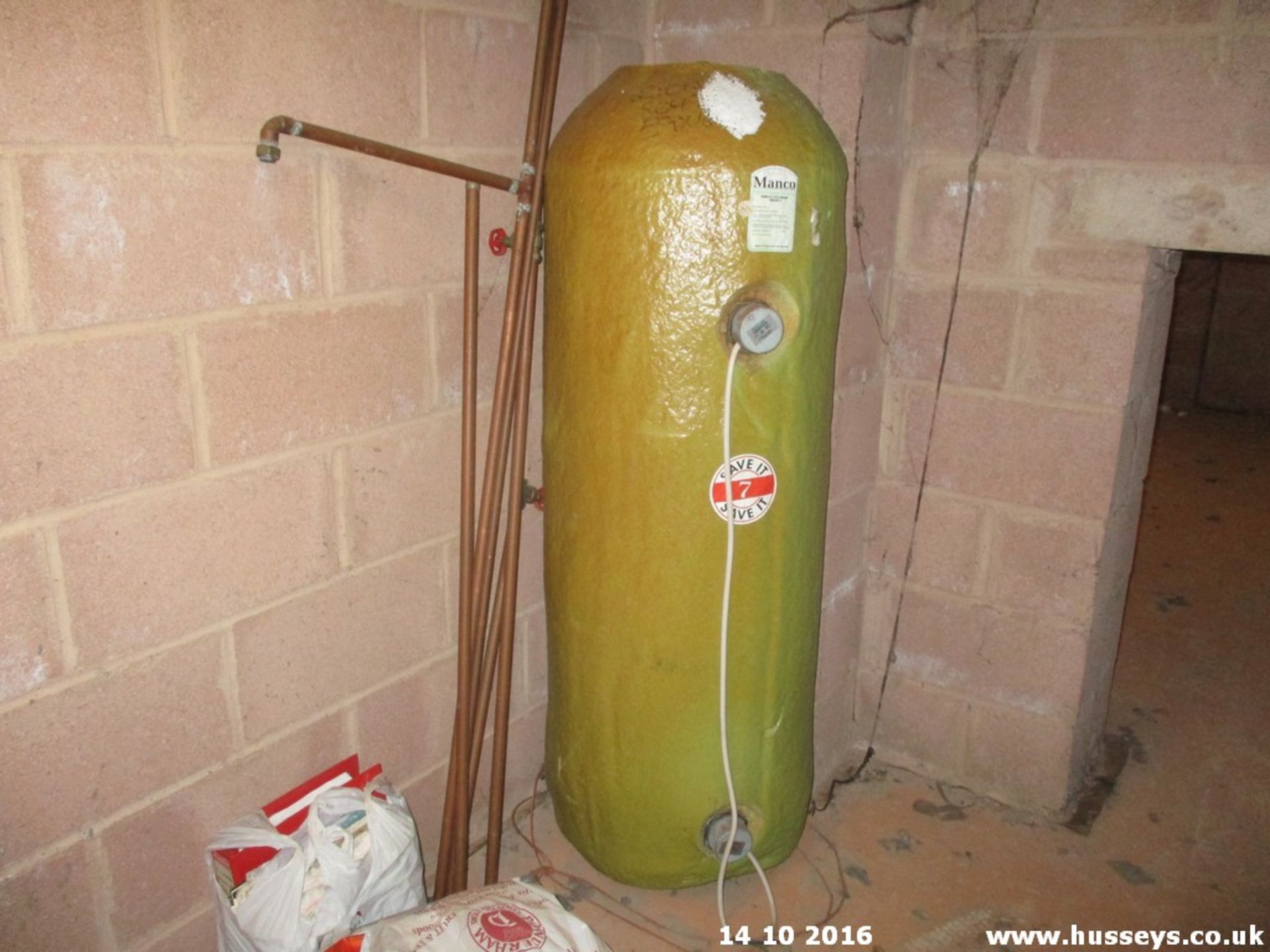 IMMERSION HOT WATER CYLINDER & PIPES