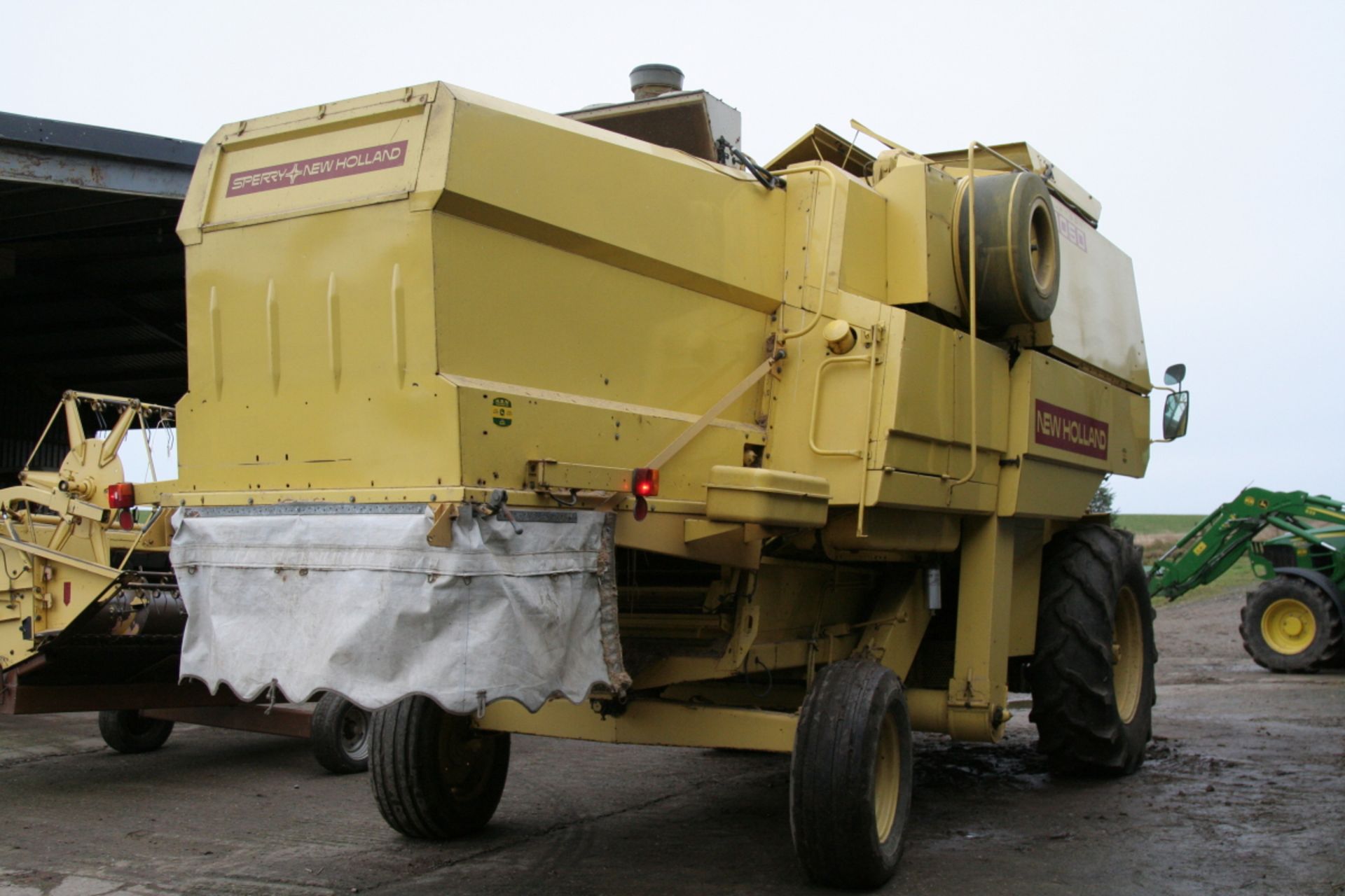 New Holland Clayson 8050  12ft cut Combine. Displaying 3537 hrs . Q228 MAV - Image 5 of 8