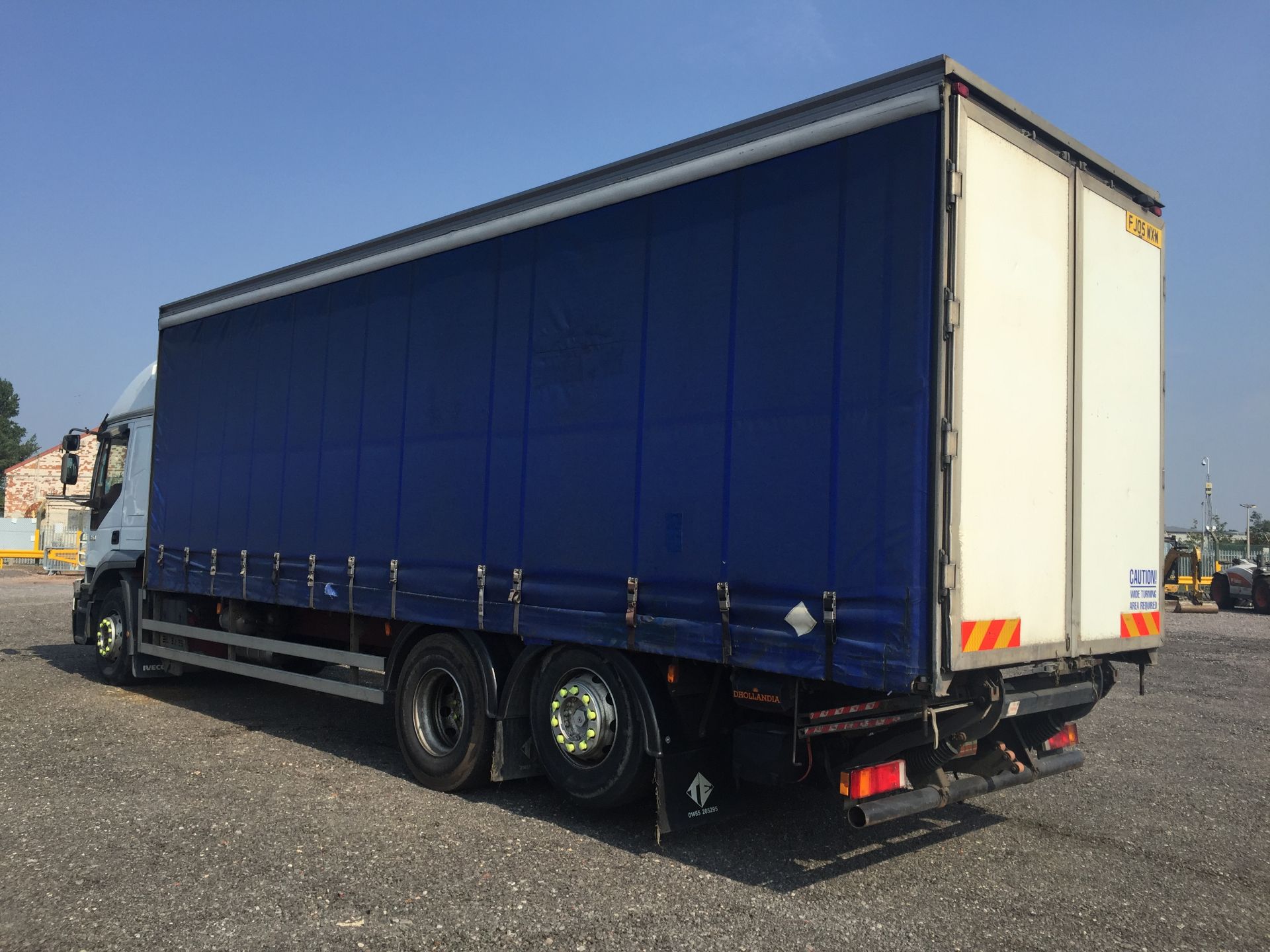 2005, Iveco Stralis 310 Curtain Sided Lorry Reg no. FJ05 WXW, Kms 7669150 approx, c/w tail lift - Image 4 of 23