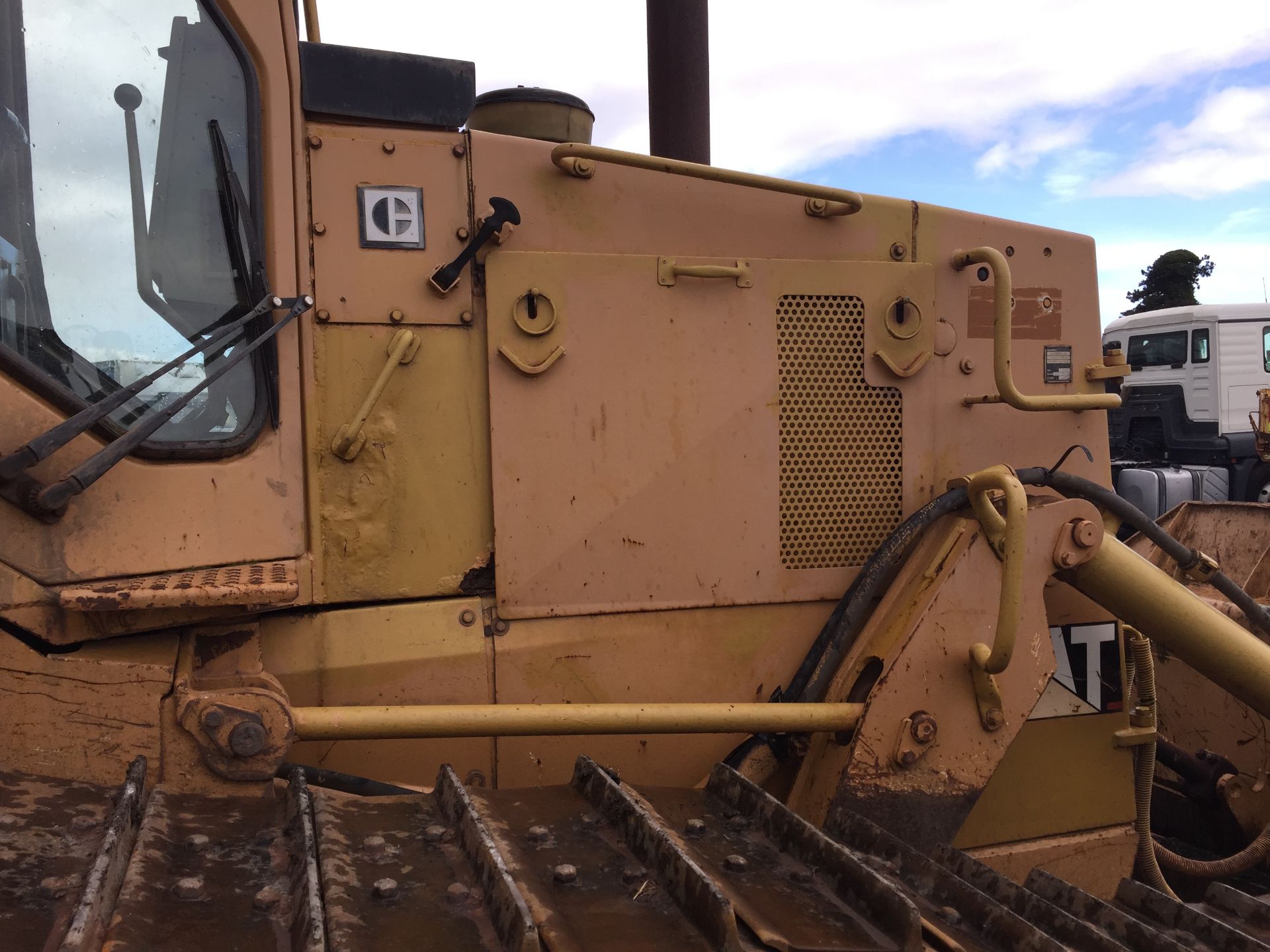 Caterpillar D5H Bulldozer Serial no. 8RCO1488 c/w Straight tilt Blade, long Carriage - Image 13 of 19