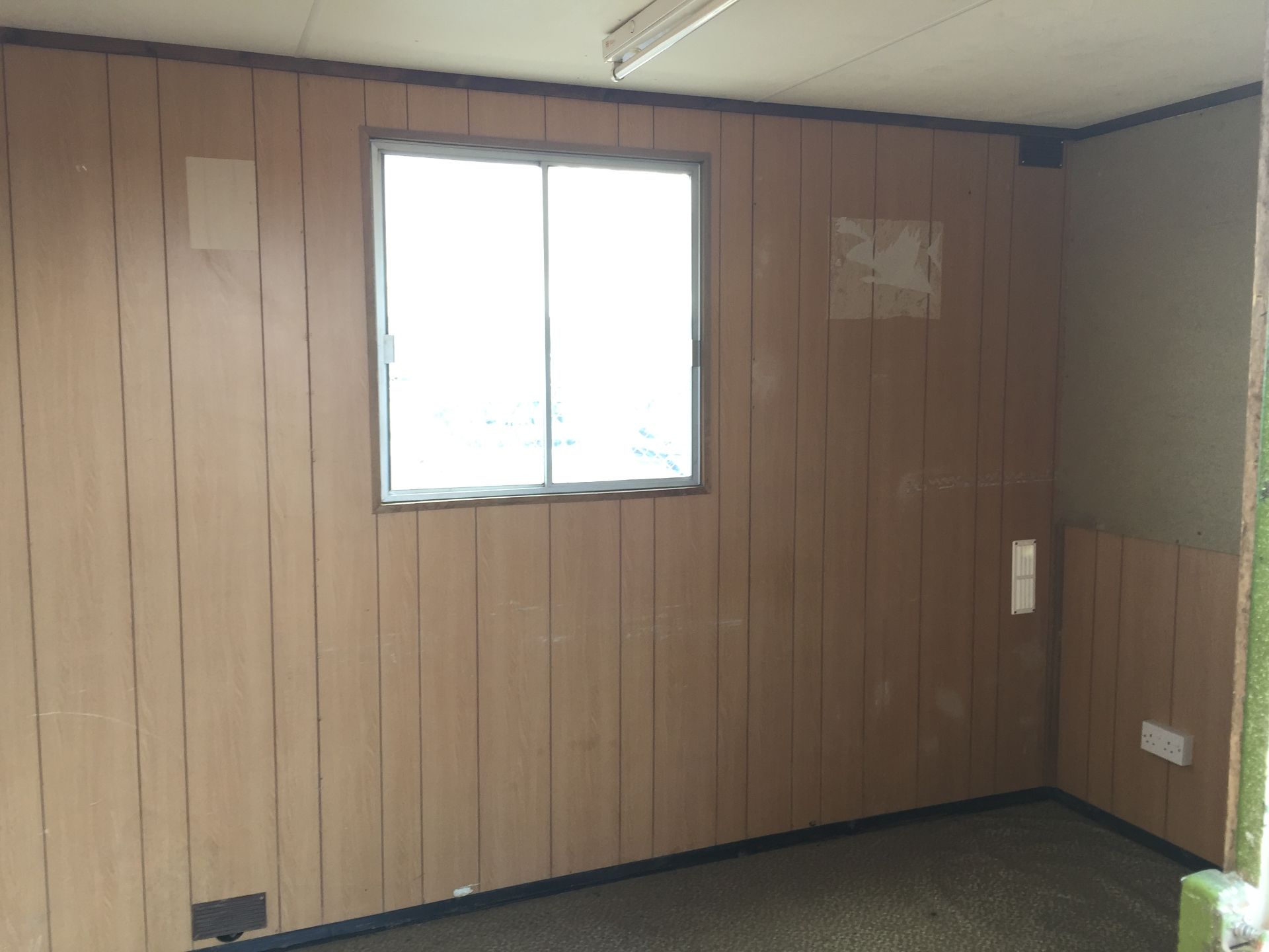 21' x 8' Steel anti vandal 50/50 site office/store - Image 7 of 12