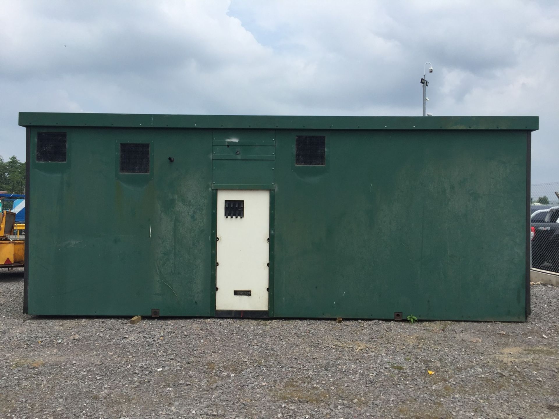 25' x 9' approx Ex Military High Security Cabin, c/o 2 Rooms c/w Steel Construction, insulated, Auto - Image 6 of 26